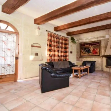 With 3 Bedrooms In With Wonderful Mountain View Private Pool Enclosed Garden *